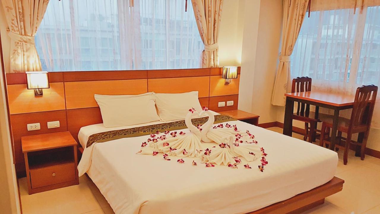 Green Harbor Hotel & Service Apartment Patong Exterior foto
