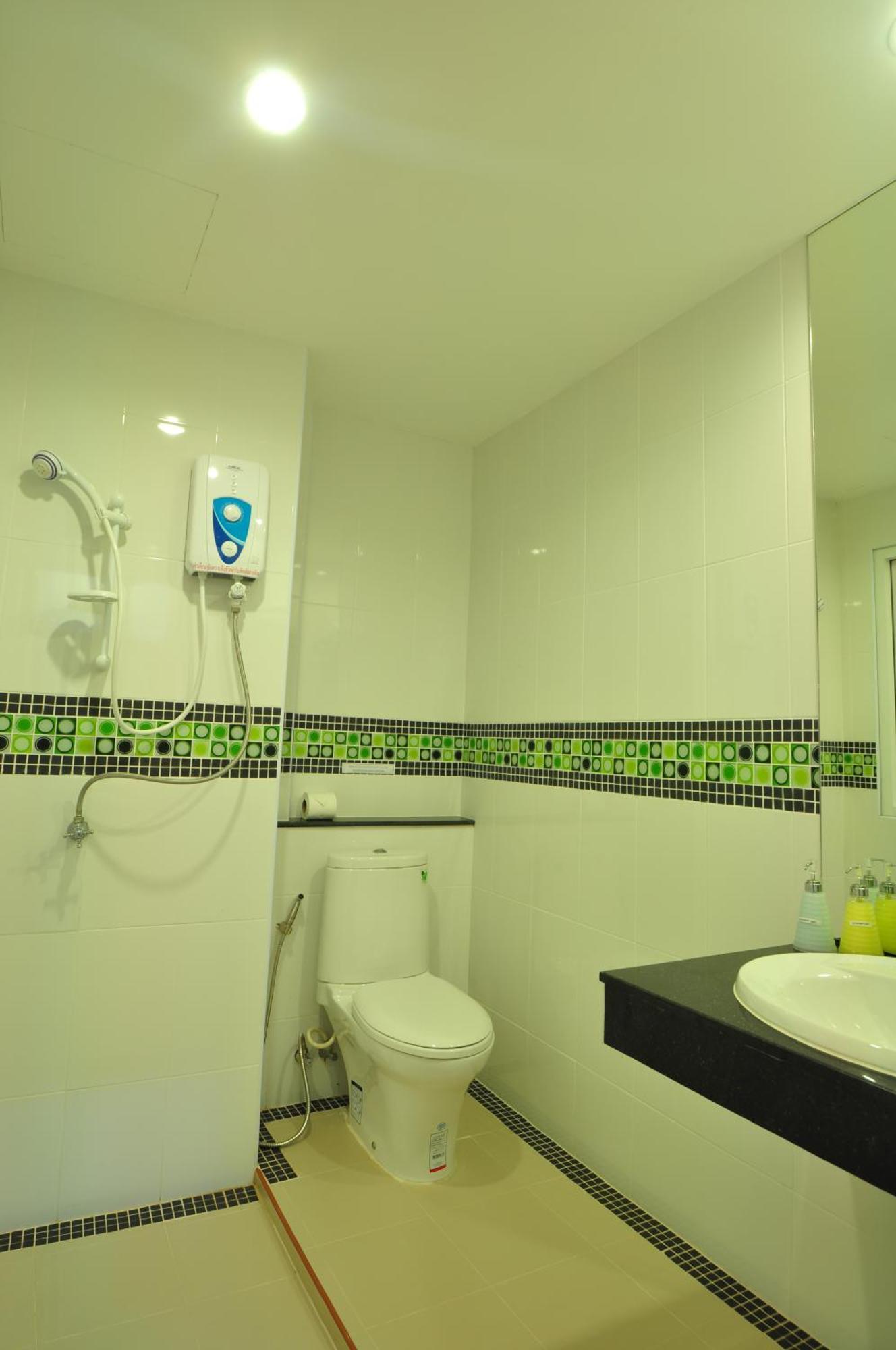 Green Harbor Hotel & Service Apartment Patong Exterior foto
