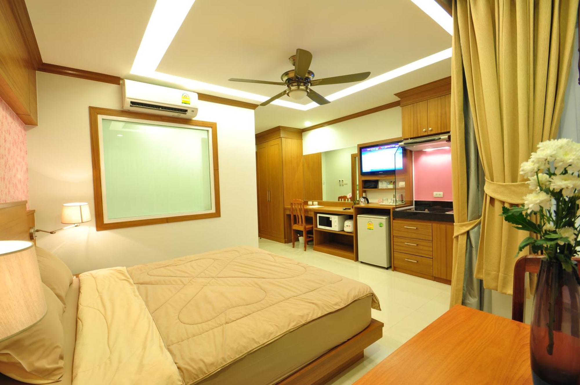 Green Harbor Hotel & Service Apartment Patong Exterior foto