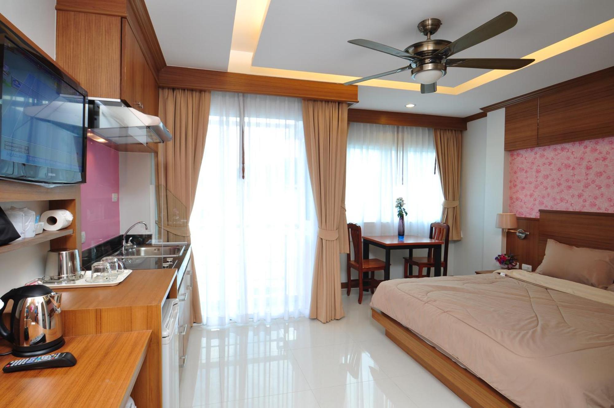 Green Harbor Hotel & Service Apartment Patong Exterior foto