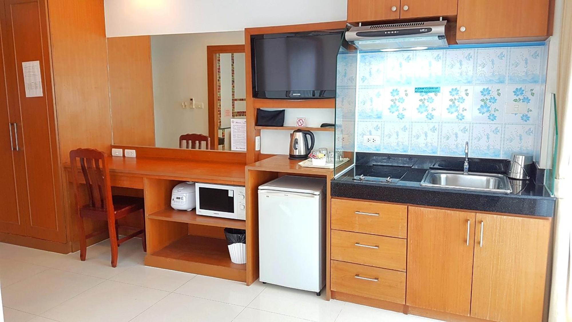 Green Harbor Hotel & Service Apartment Patong Exterior foto